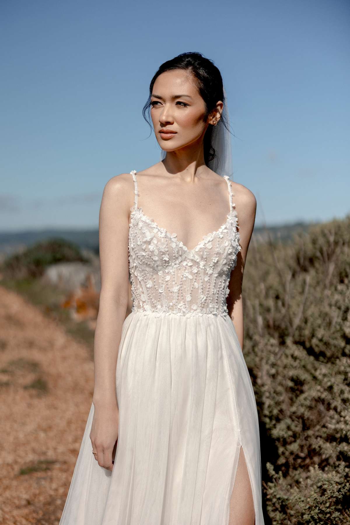 Romantisches A-Linien-Brautkleid mit Glitzer-Tüll und floraler Stickerei