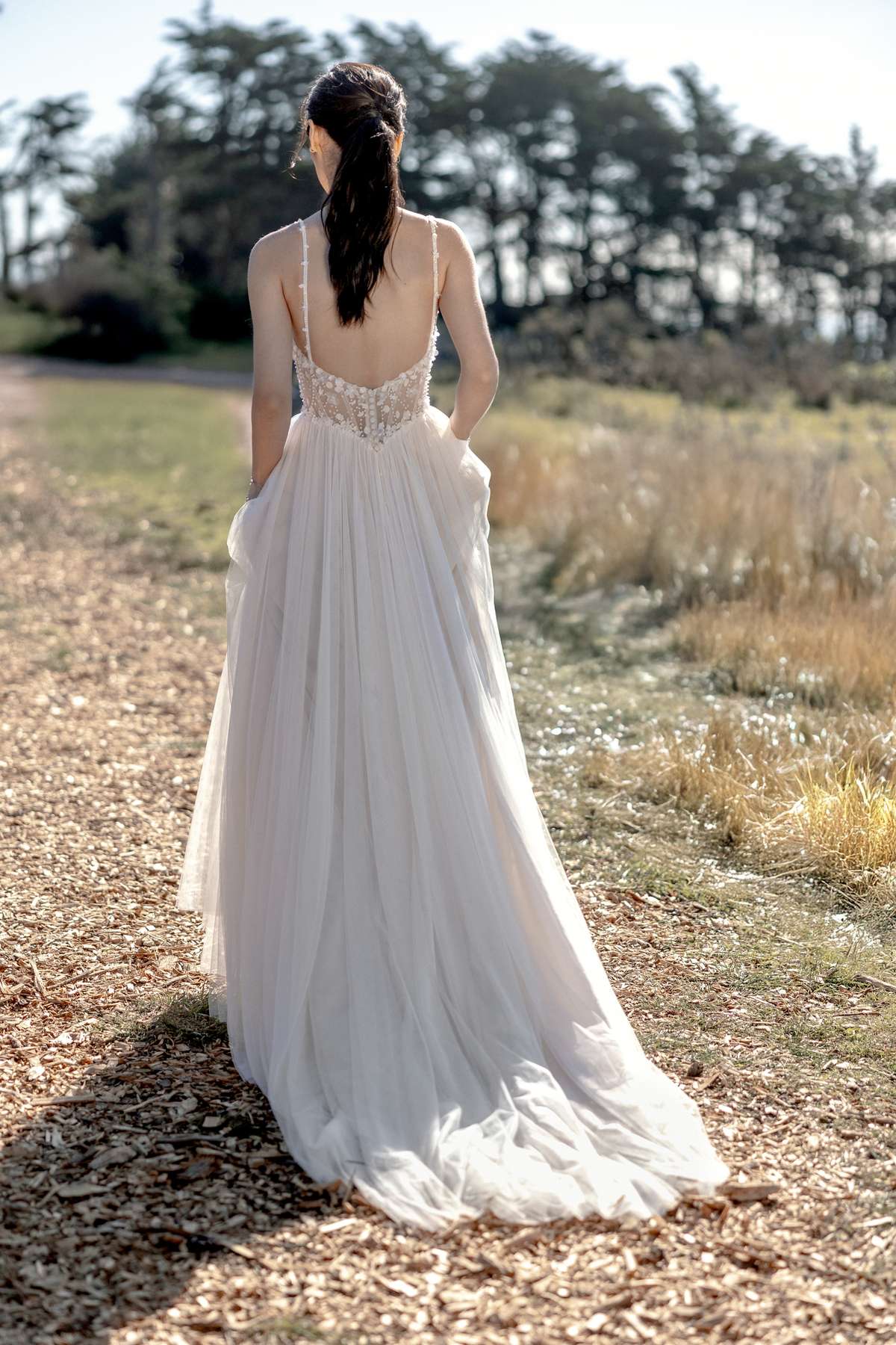 Romantisches A-Linien-Brautkleid mit Glitzer-Tüll und floraler Stickerei