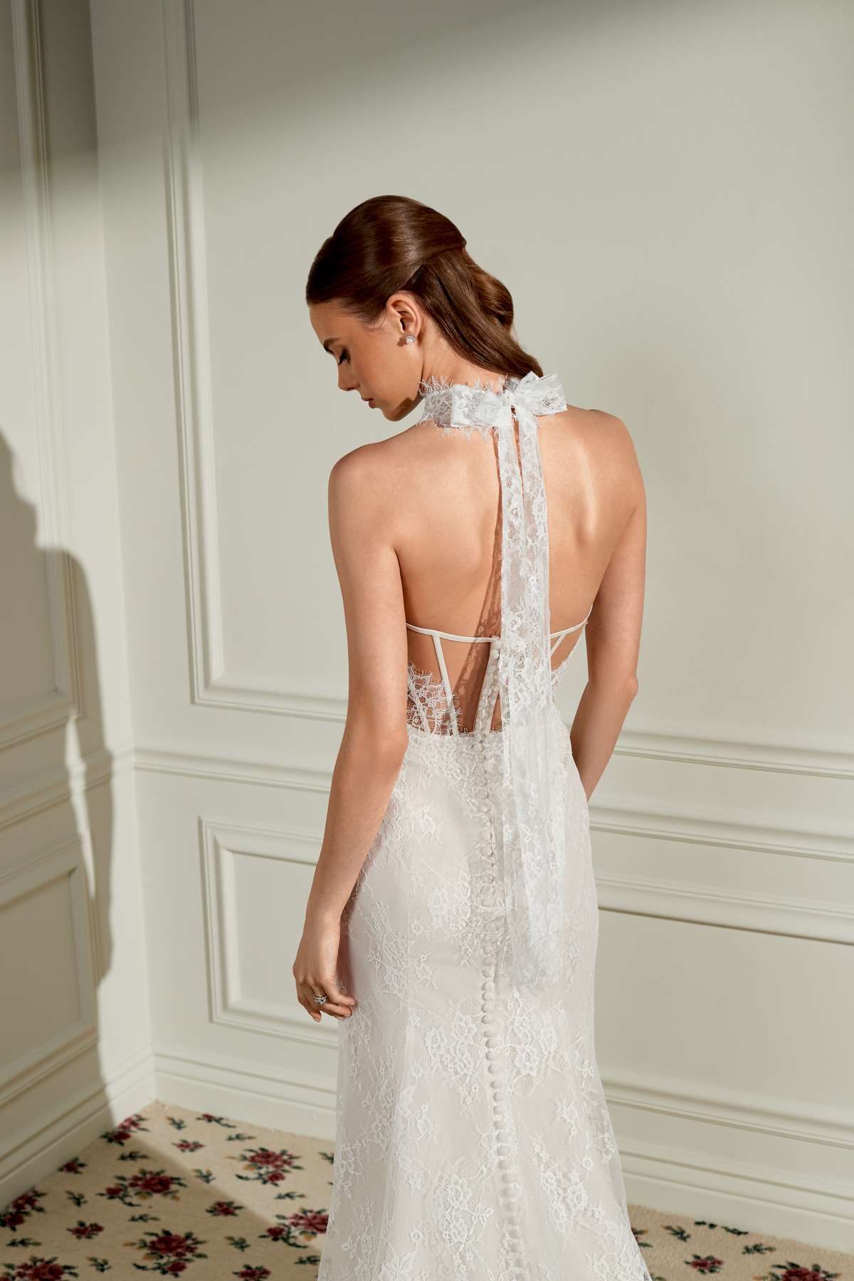 Fit and Flare Brautkleid aus feiner Chantilly-Spitze Fit and Flare Brautkleid aus feiner Chantilly-Spitze