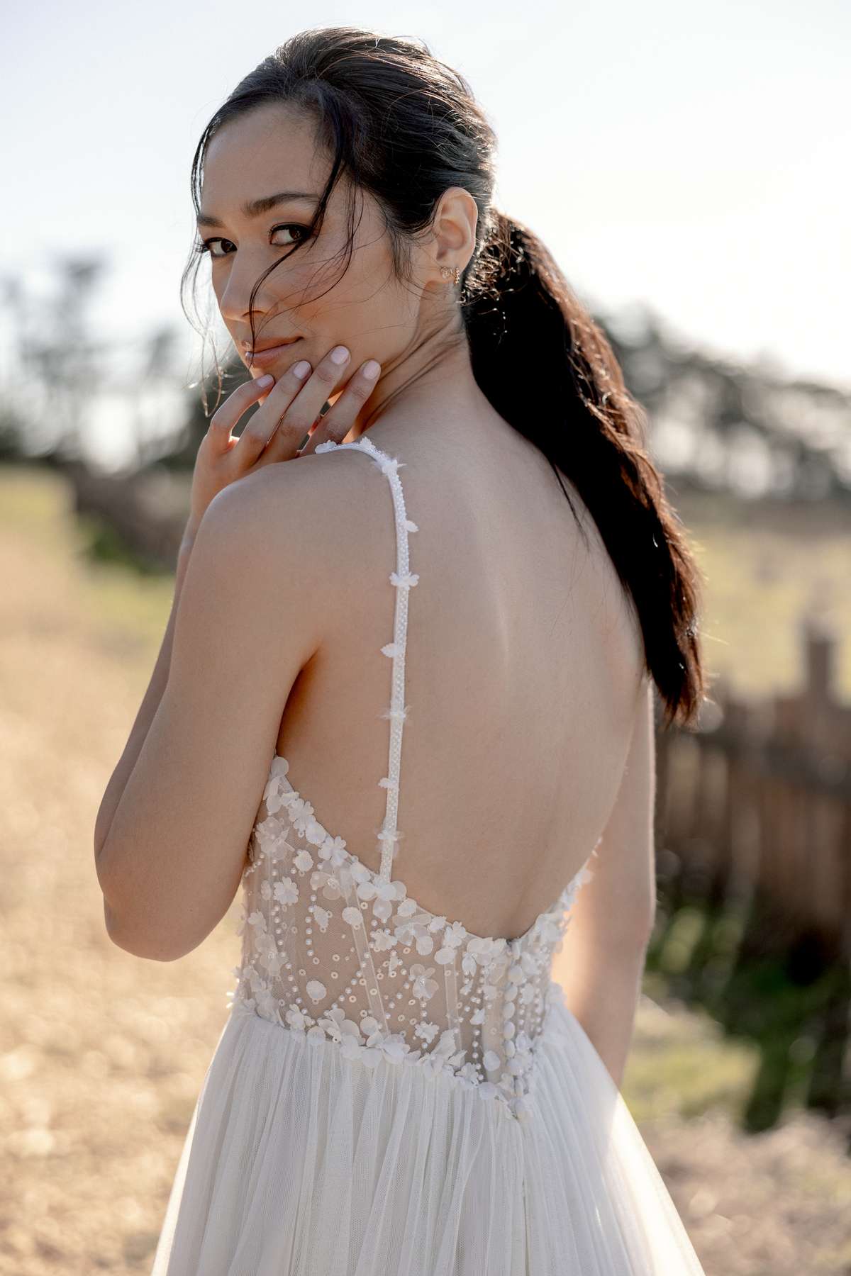 Romantisches A-Linien-Brautkleid mit Glitzer-Tüll und floraler Stickerei