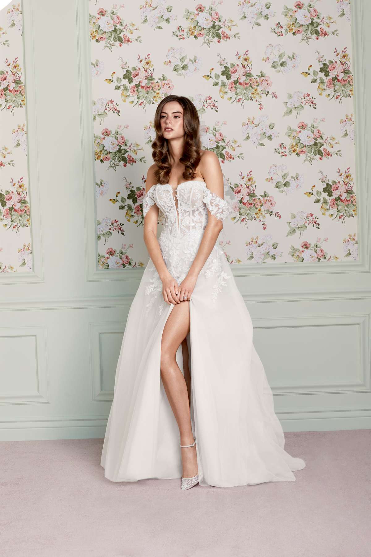 Romantisches A-Linien-Brautkleid mit floraler Spitze und Tüll Romantisches A-Linien-Brautkleid mit floraler Spitze und Tüll