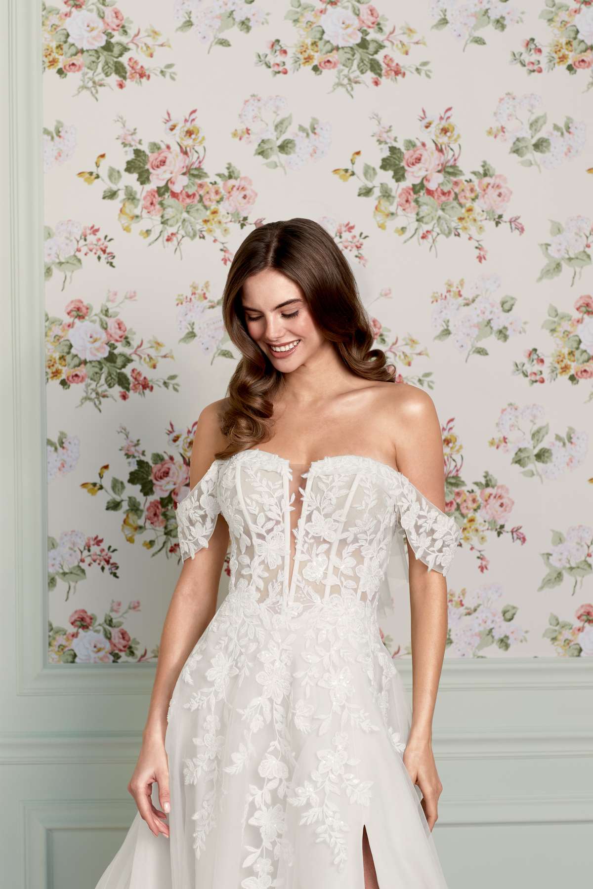 Romantisches A-Linien-Brautkleid mit floraler Spitze und Tüll Romantisches A-Linien-Brautkleid mit floraler Spitze und Tüll