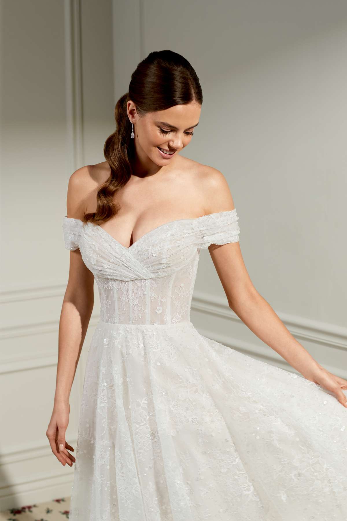 Romantisches A-Linien-Brautkleid mit Chantilly-Spitze und Glitzer Romantisches A-Linien-Brautkleid mit Chantilly-Spitze und Glitzer