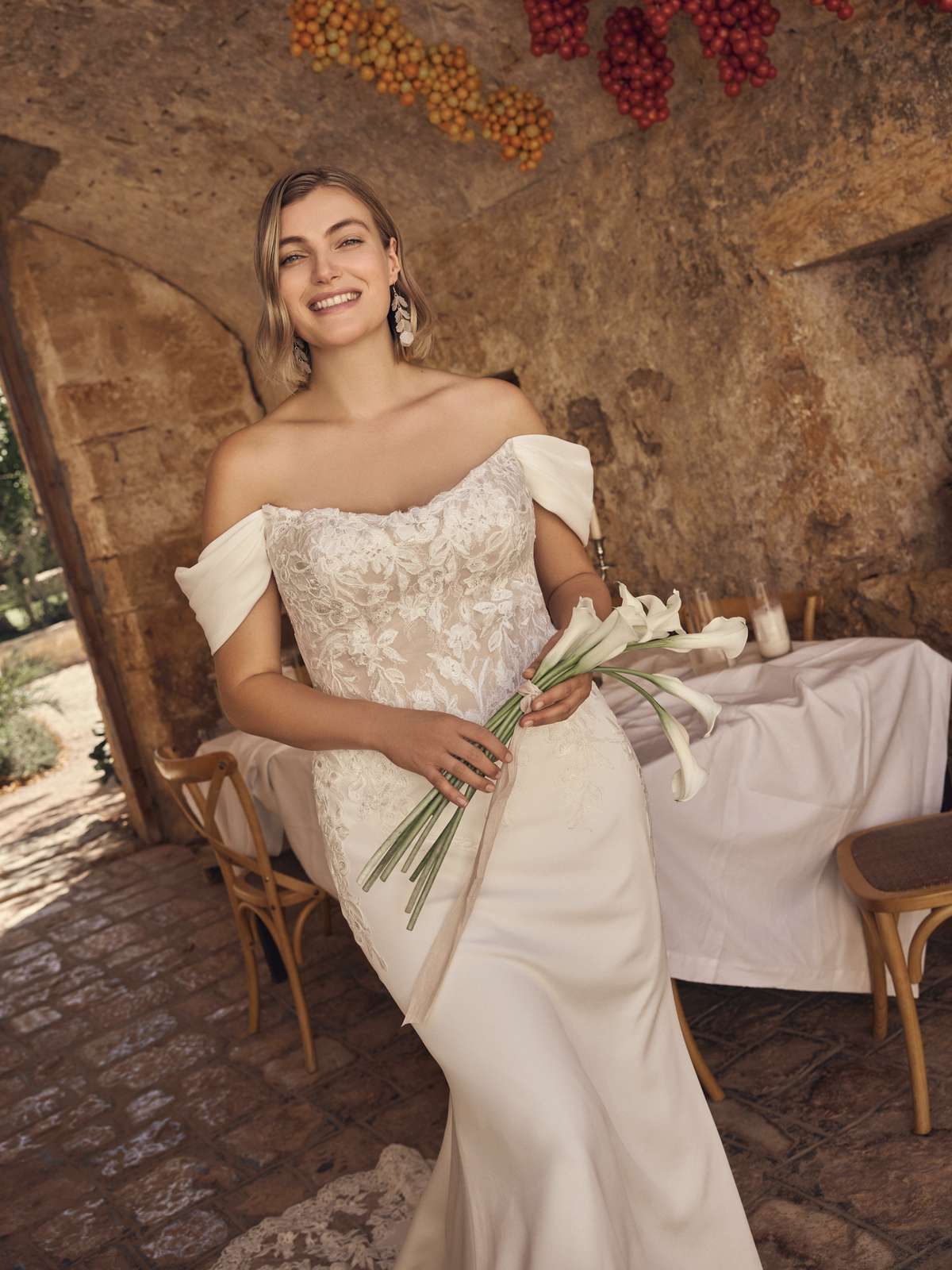 Curvy Fit-and-Flare-Brautkleid mit Spitze und Cat-Eye-Ausschnitt
Modeca Nerida Curvy Fit-and-Flare-Brautkleid mit Spitze und Cat-Eye-Ausschnitt
Modeca Nerida