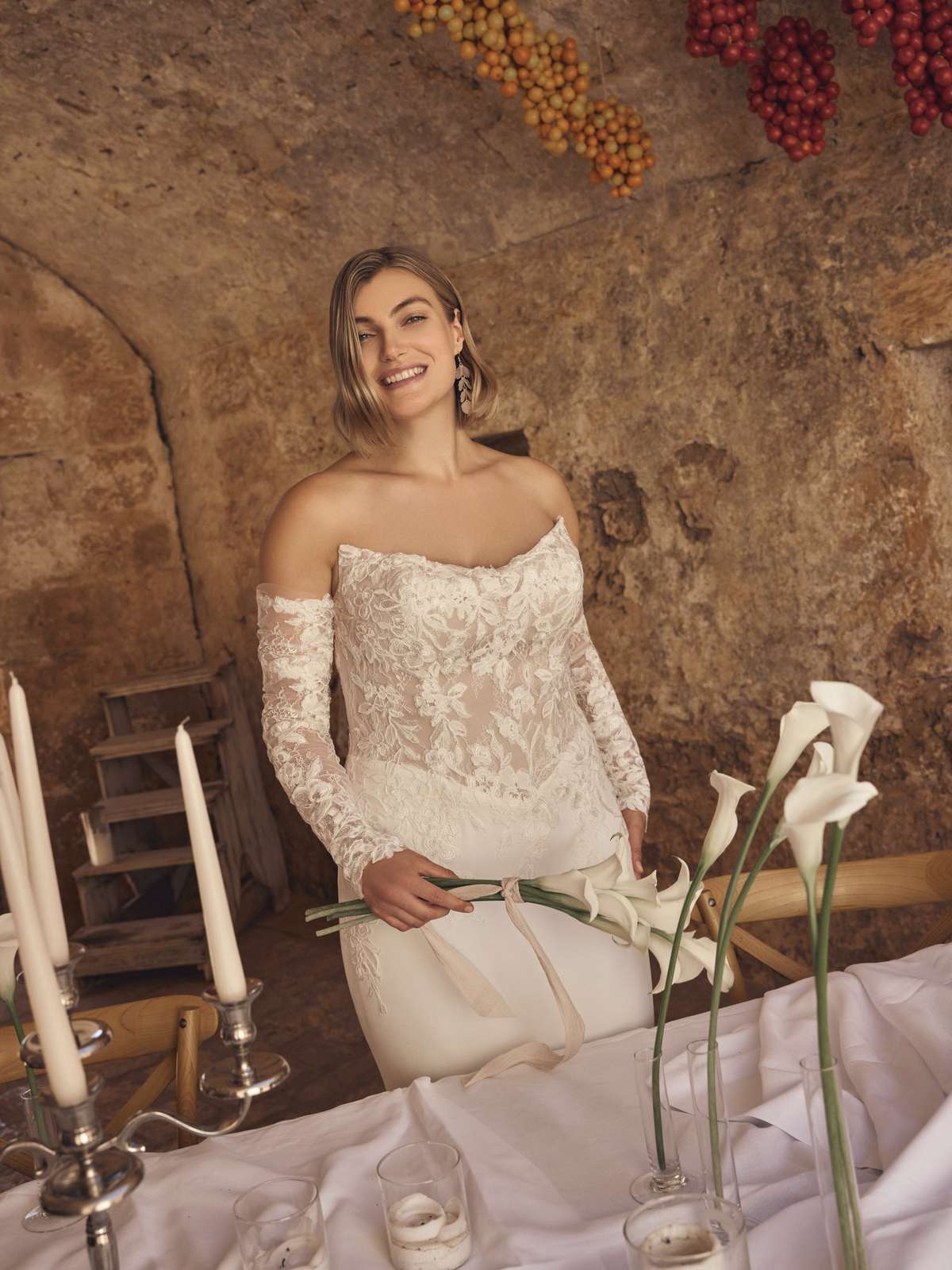 Curvy Fit-and-Flare-Brautkleid mit Spitze und Cat-Eye-Ausschnitt Curvy Fit-and-Flare-Brautkleid mit Spitze und Cat-Eye-Ausschnitt
