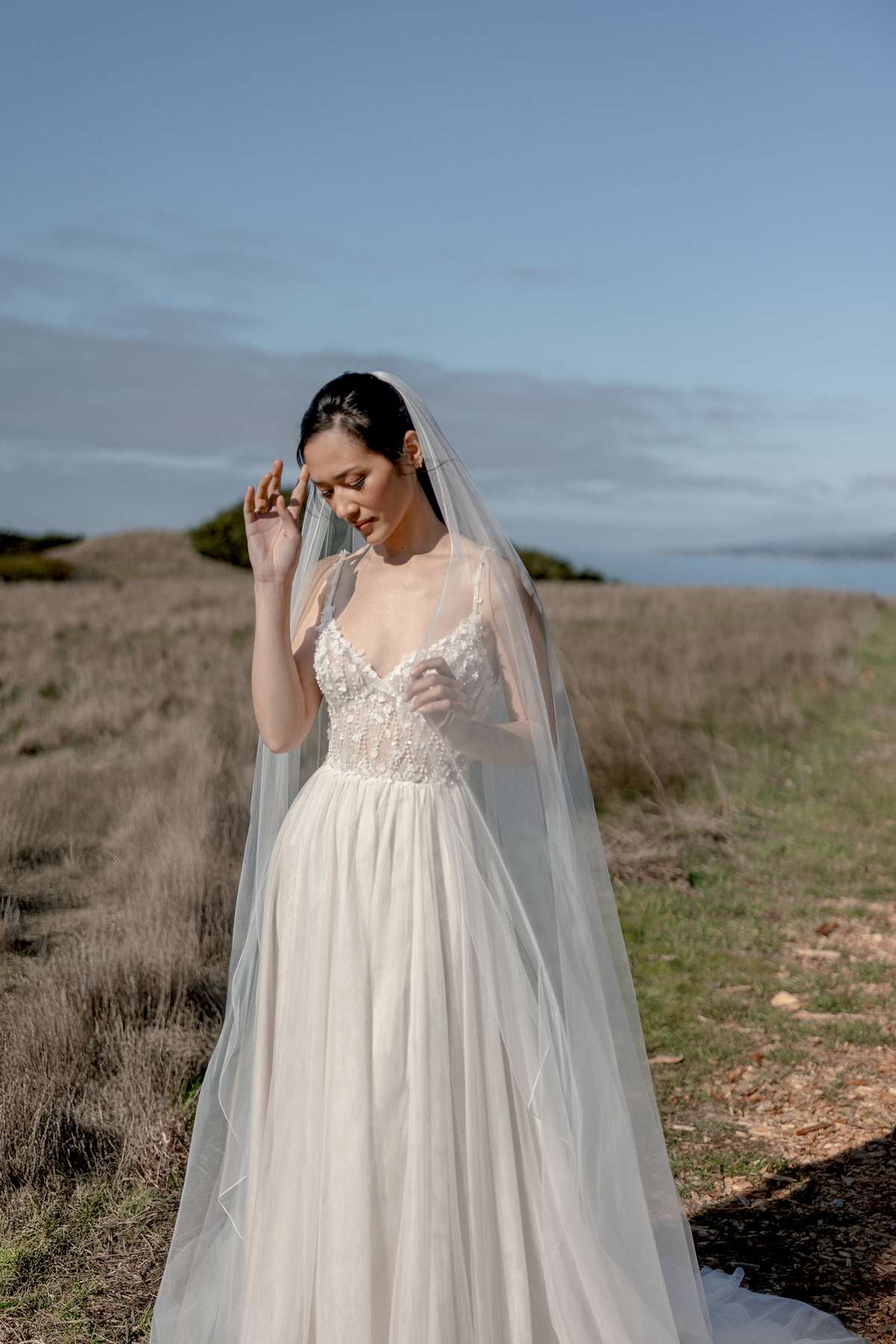 Romantisches A-Linien-Brautkleid mit Glitzer-Tüll und floraler Stickerei