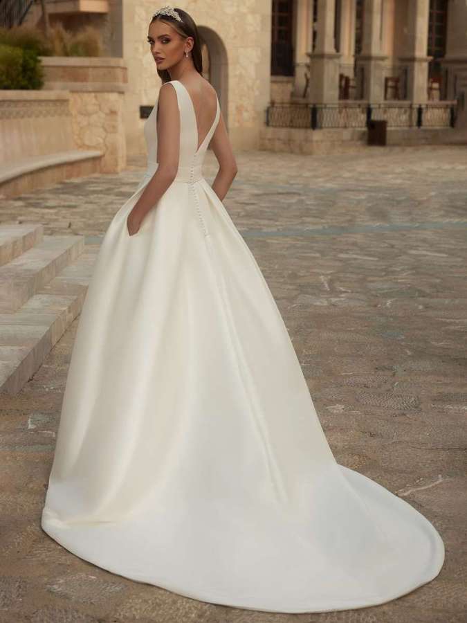 Cleanes Mikado-Brautkleid mit Schlitz