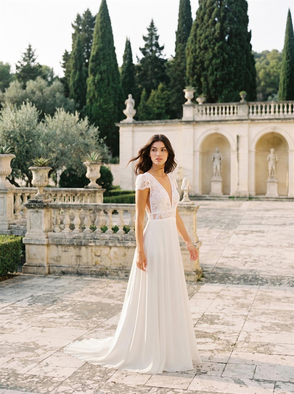 Modernes Vintage-Brautkleid mit Chantilly-Spitze&nbsp;
Marylise Bernice