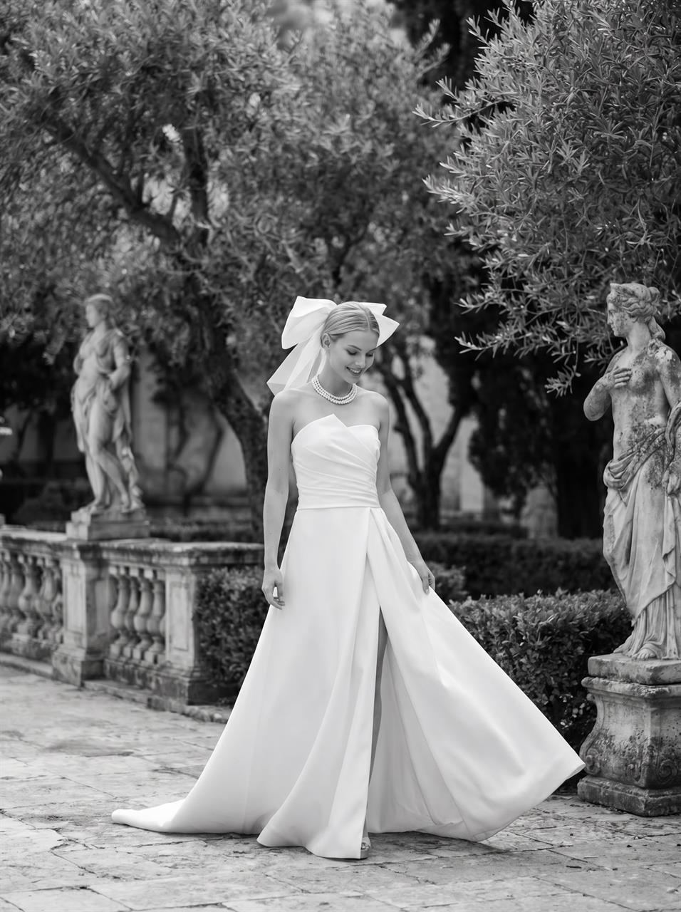 Mikado Brautkleid im Old Money Stil mit asymmetrischem Ausschnitt
Marylise Estrella