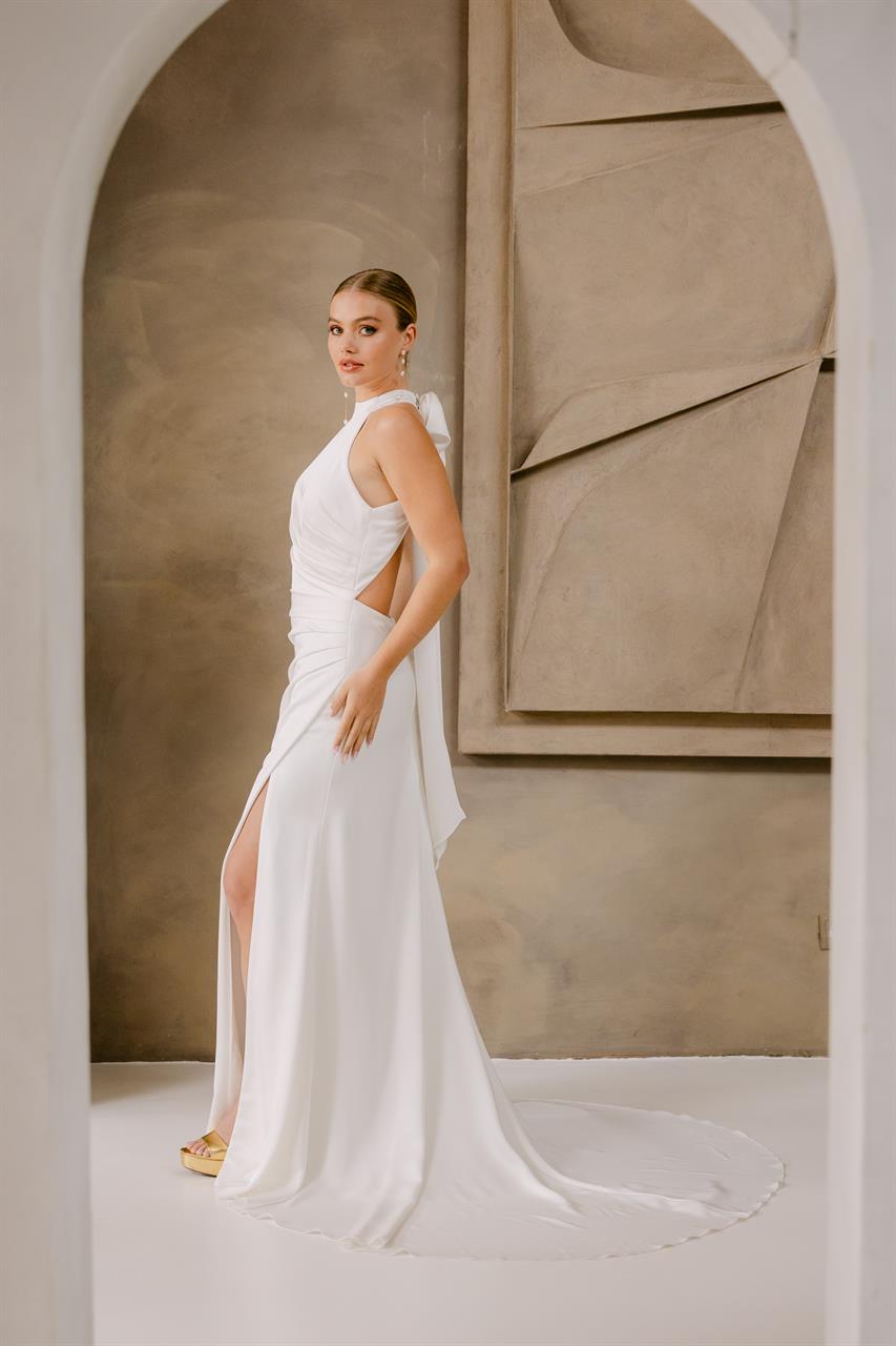 Clean Chic-Brautkleid mit Neckholder und tiefem Rücken Clean Chic-Brautkleid mit Neckholder und tiefem Rücken