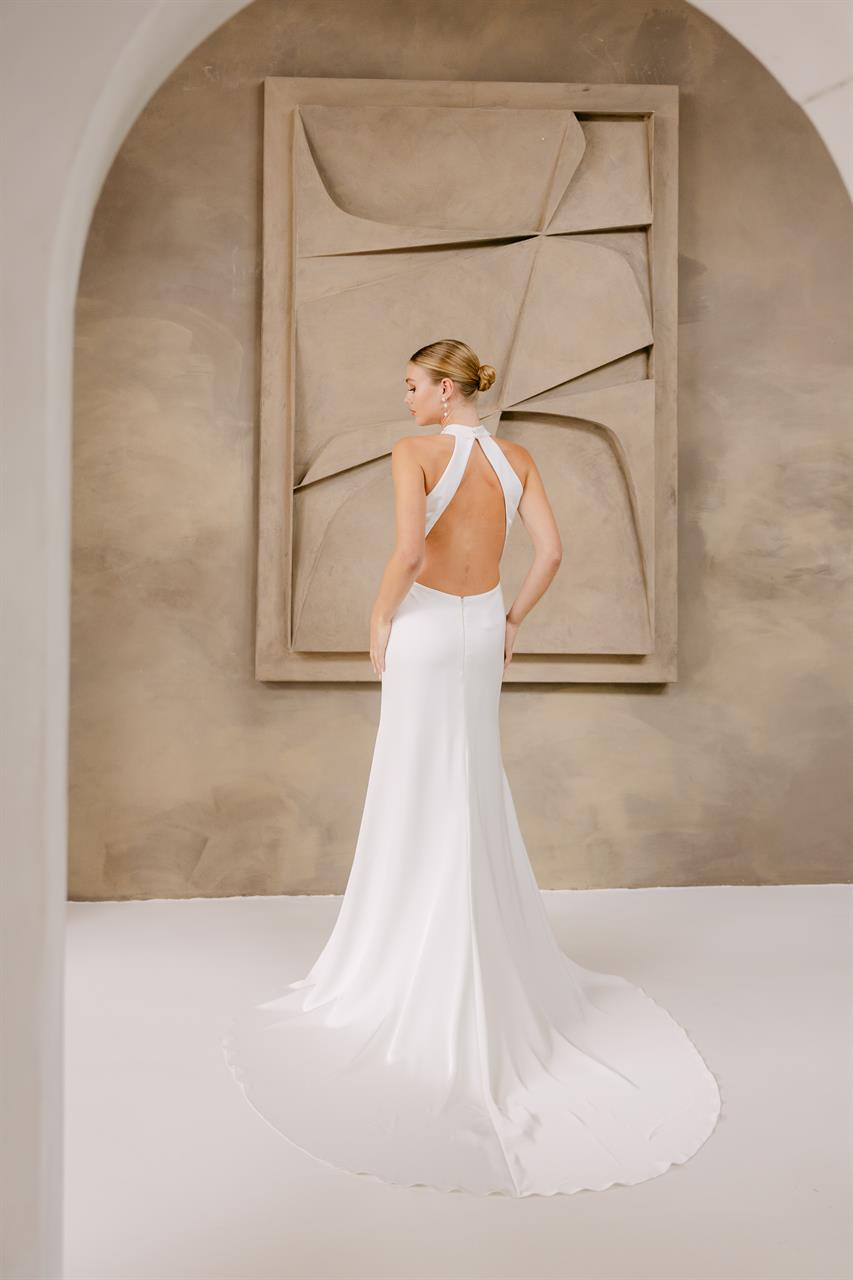 Clean Chic-Brautkleid mit Neckholder und tiefem Rücken Clean Chic-Brautkleid mit Neckholder und tiefem Rücken