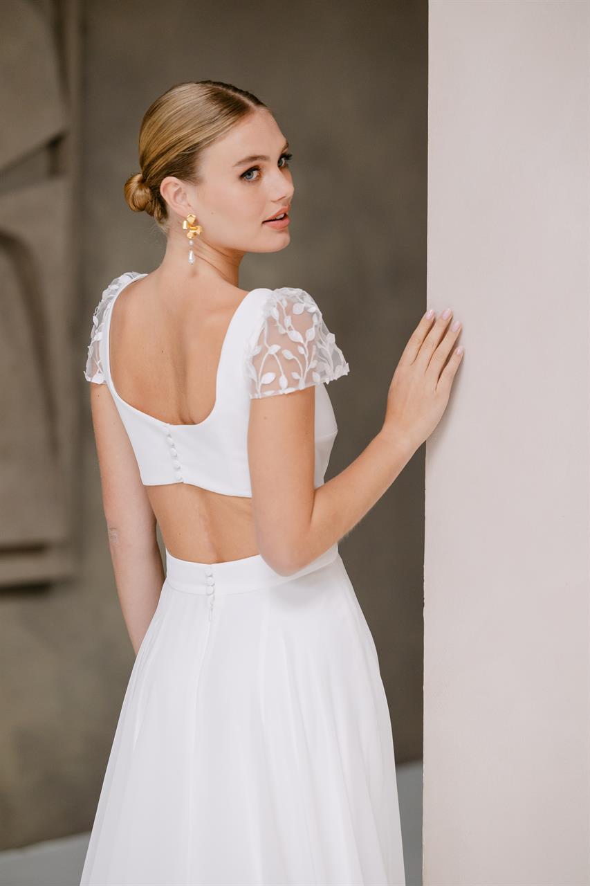 Modern-cleanes Boho-Brautkleid mit Blätterspitze Modern-cleanes Boho-Brautkleid mit Blätterspitze
