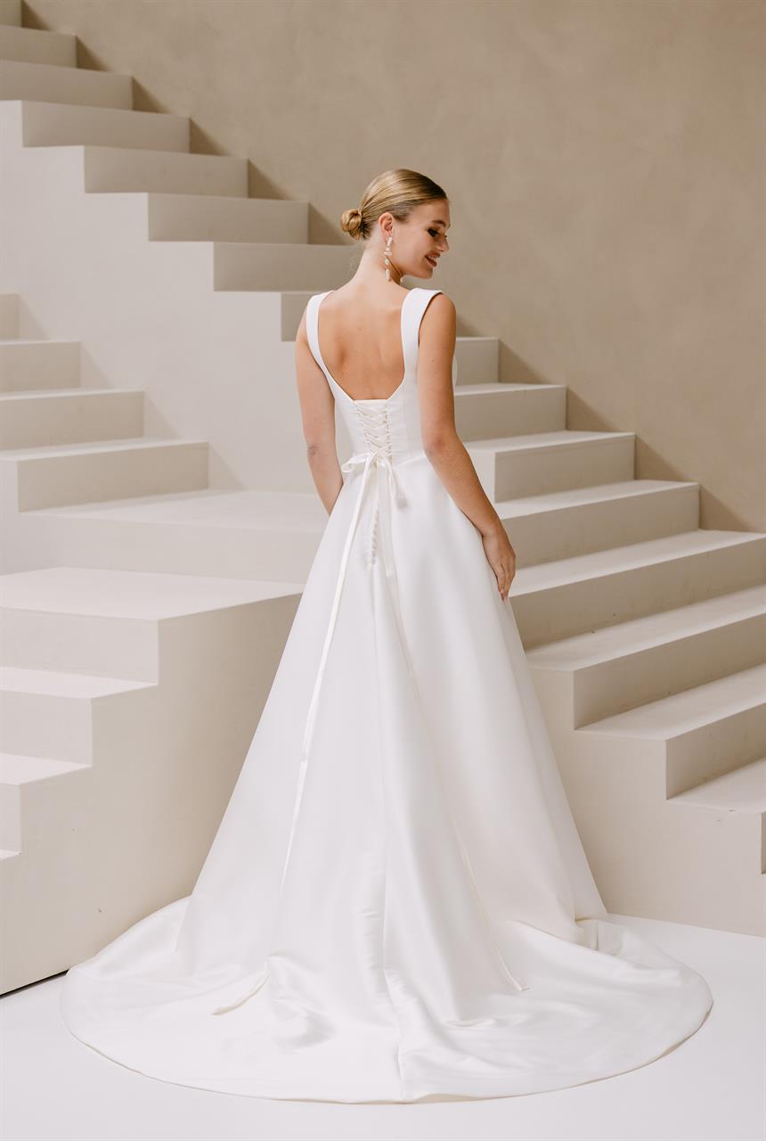 Old Money Brautkleid aus Mikado mit Karree-Ausschnitt Old Money Brautkleid aus Mikado mit Karree-Ausschnitt