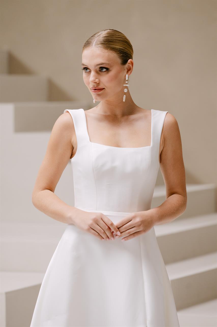 Old Money Brautkleid aus Mikado mit Karree-Ausschnitt Old Money Brautkleid aus Mikado mit Karree-Ausschnitt