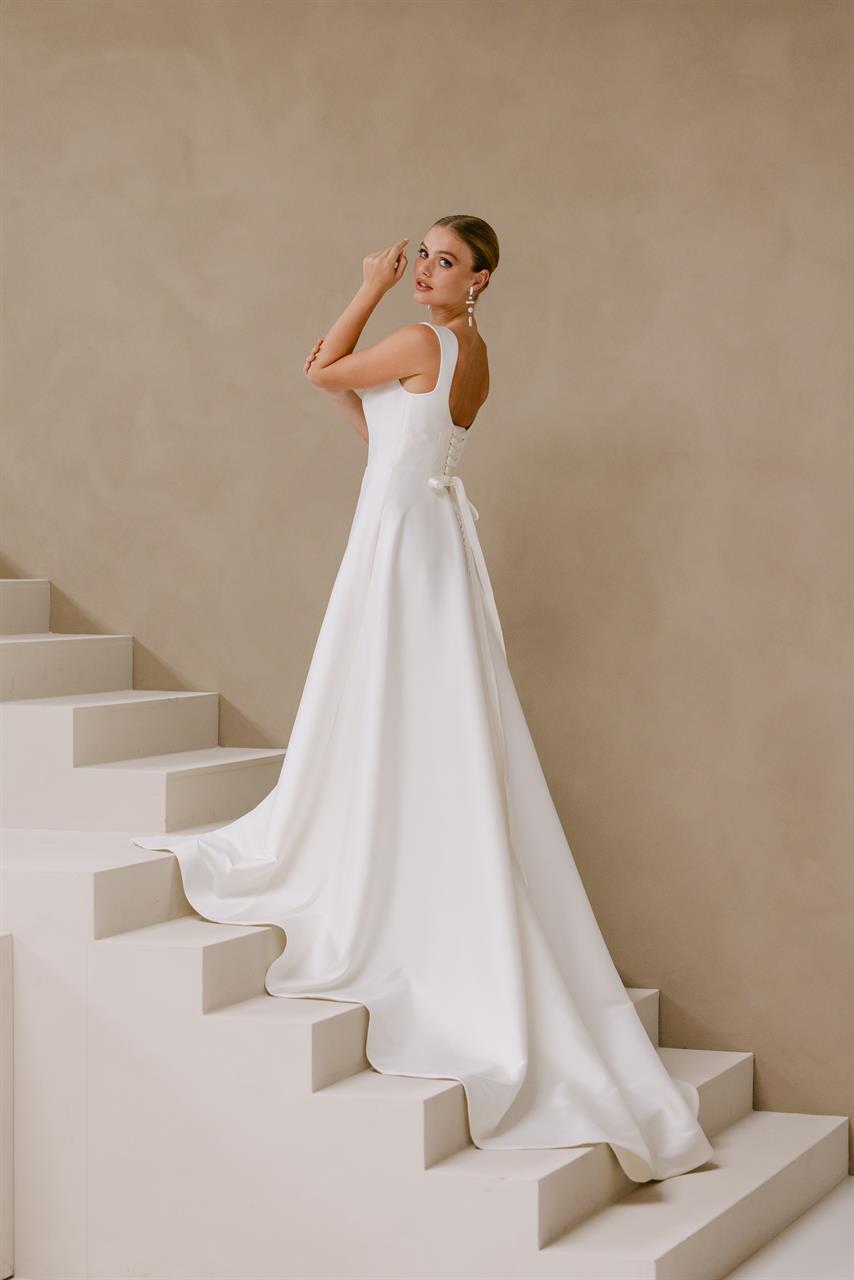 Old Money Brautkleid aus Mikado mit Karree-Ausschnitt Old Money Brautkleid aus Mikado mit Karree-Ausschnitt