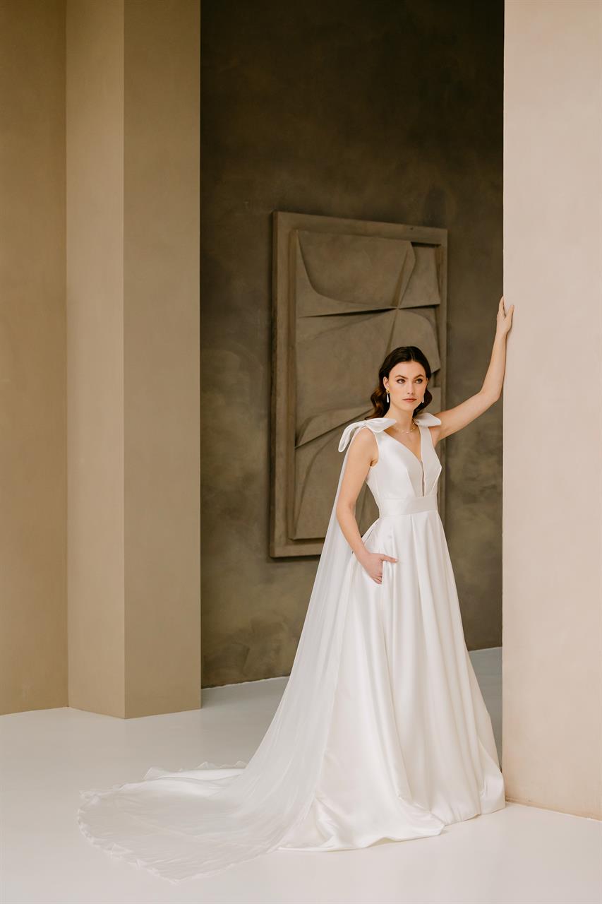 Cleanes Mikado Brautkleid mit Schleifen Cleanes Mikado Brautkleid mit Schleifen