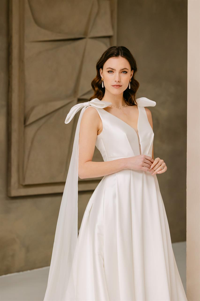 Cleanes Mikado Brautkleid mit Schleifen Cleanes Mikado Brautkleid mit Schleifen
