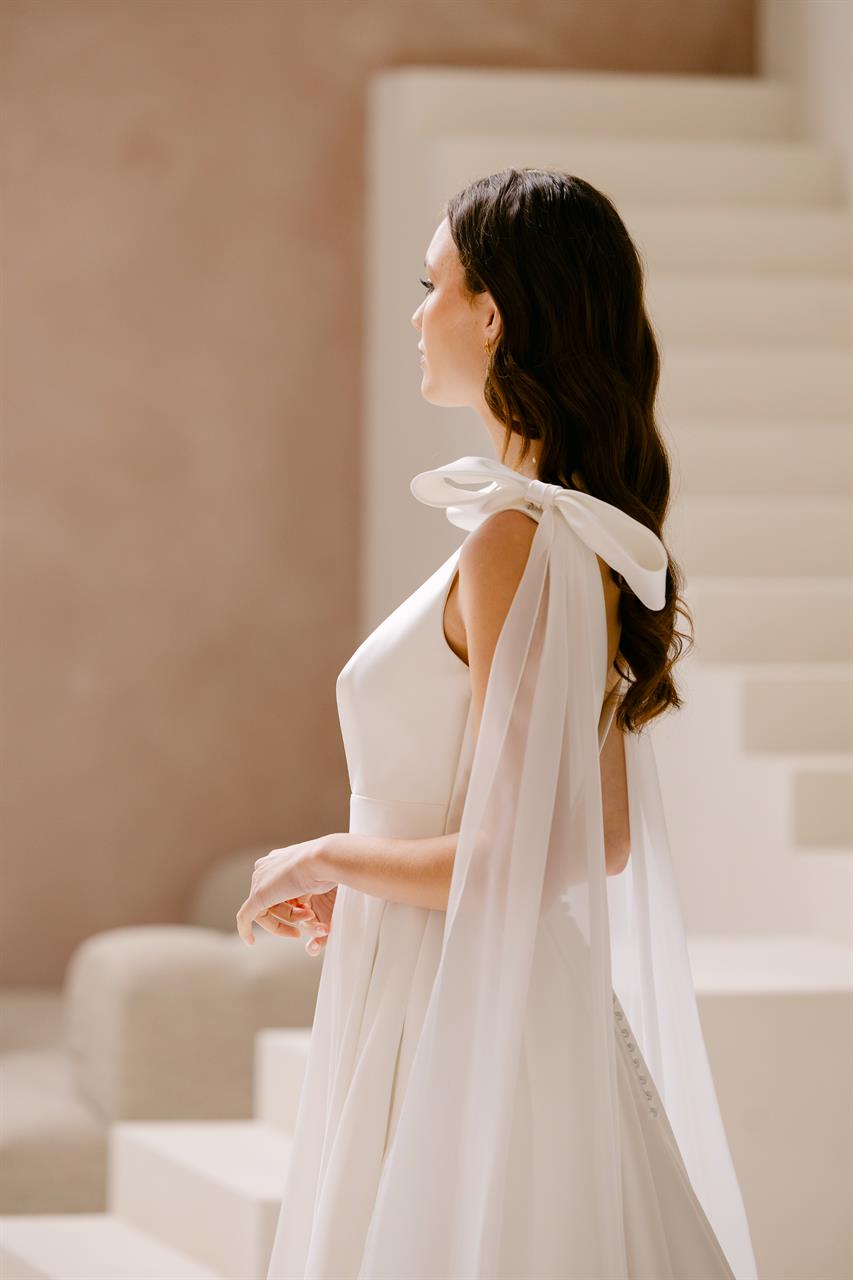 Cleanes Mikado Brautkleid mit Schleifen Cleanes Mikado Brautkleid mit Schleifen