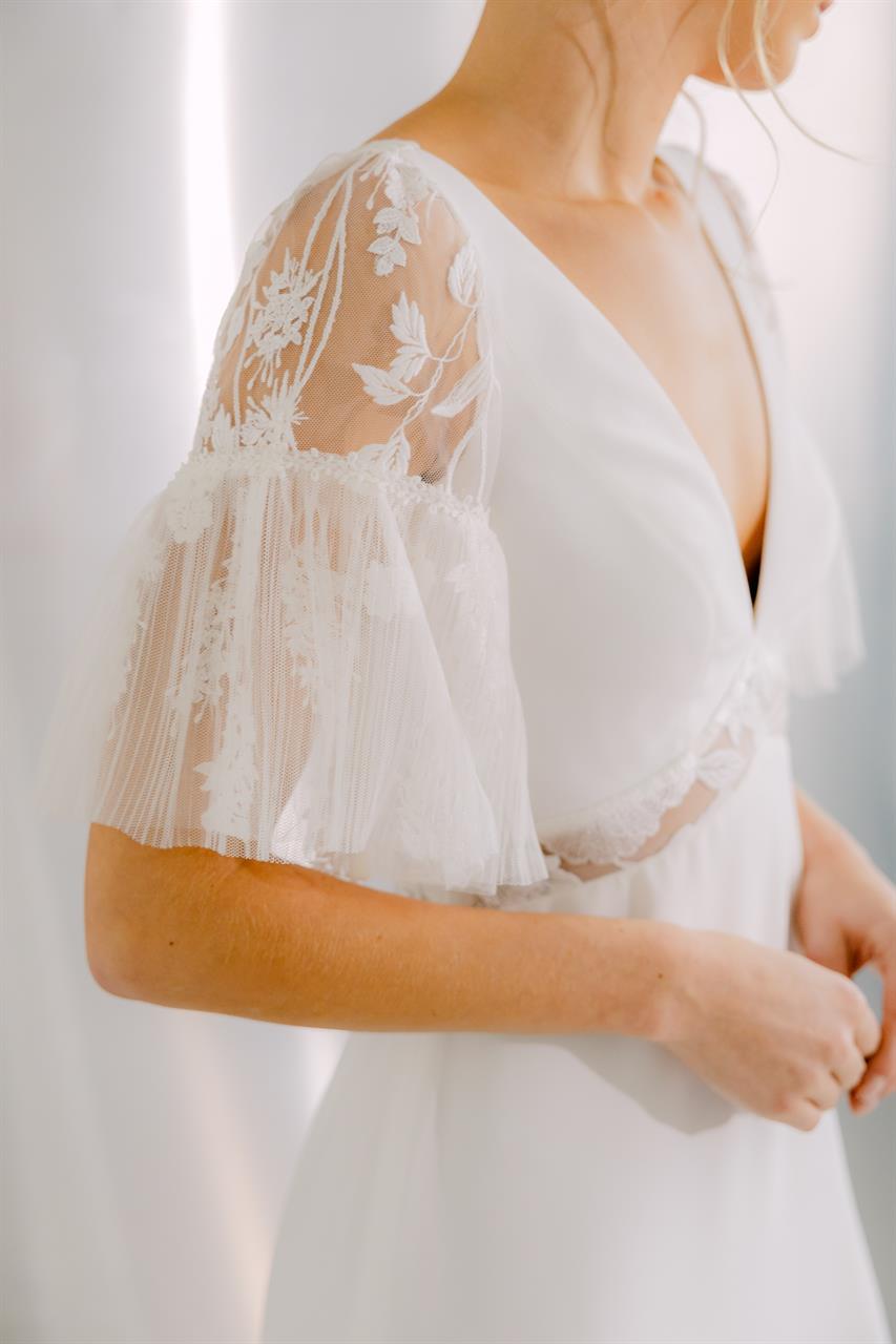 Minimalistisches Empire-Brautkleid im modernen Boho-Look