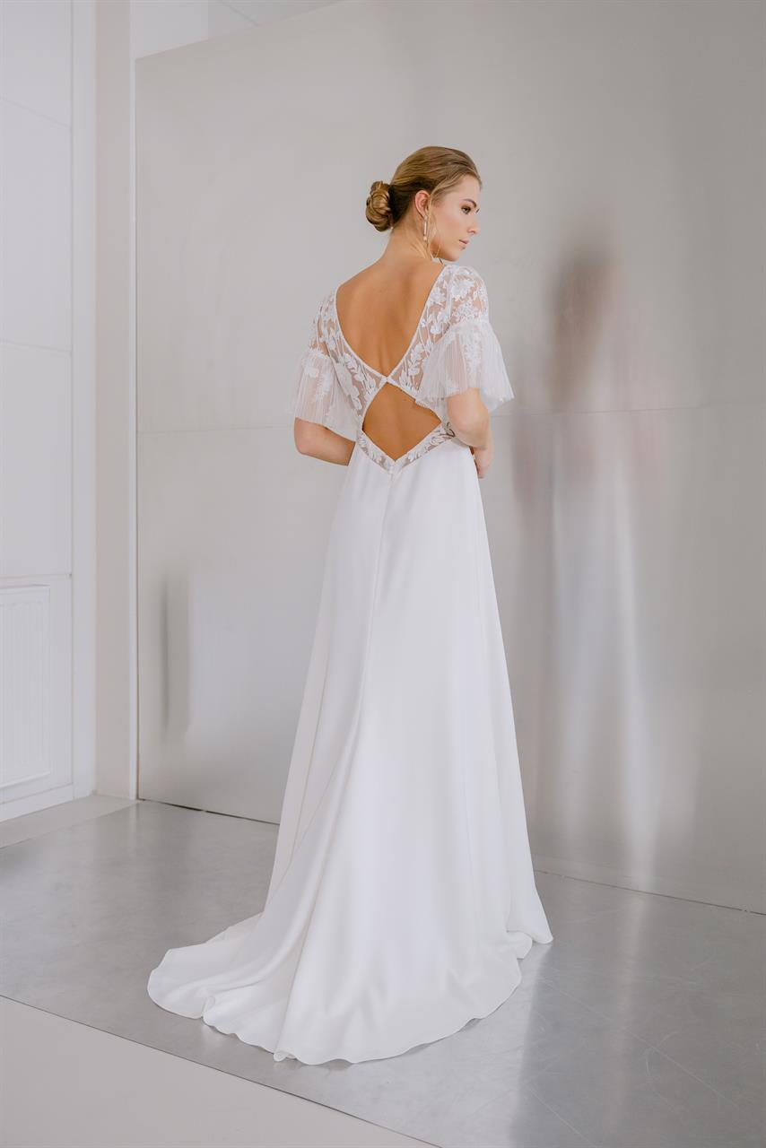 Minimalistisches Empire-Brautkleid im modernen Boho-Look