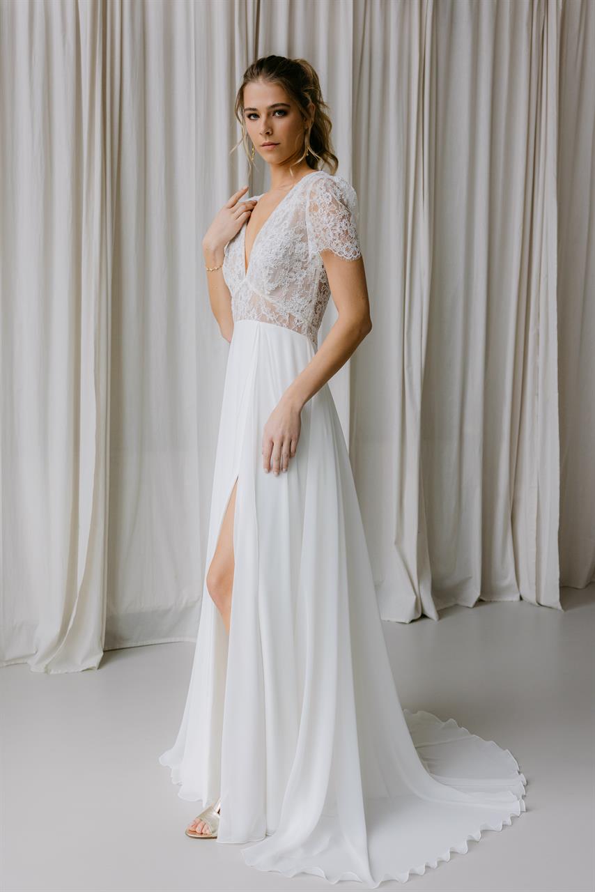 Modernes Vintage-Brautkleid mit Chantilly-Spitze
Rembo Atelier Vega