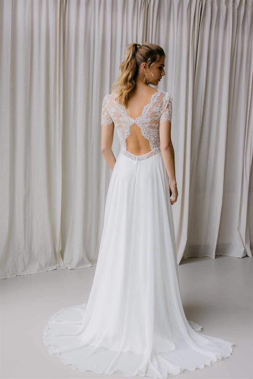 Modernes Vintage-Brautkleid mit Chantilly-Spitze Modernes Vintage-Brautkleid mit Chantilly-Spitze