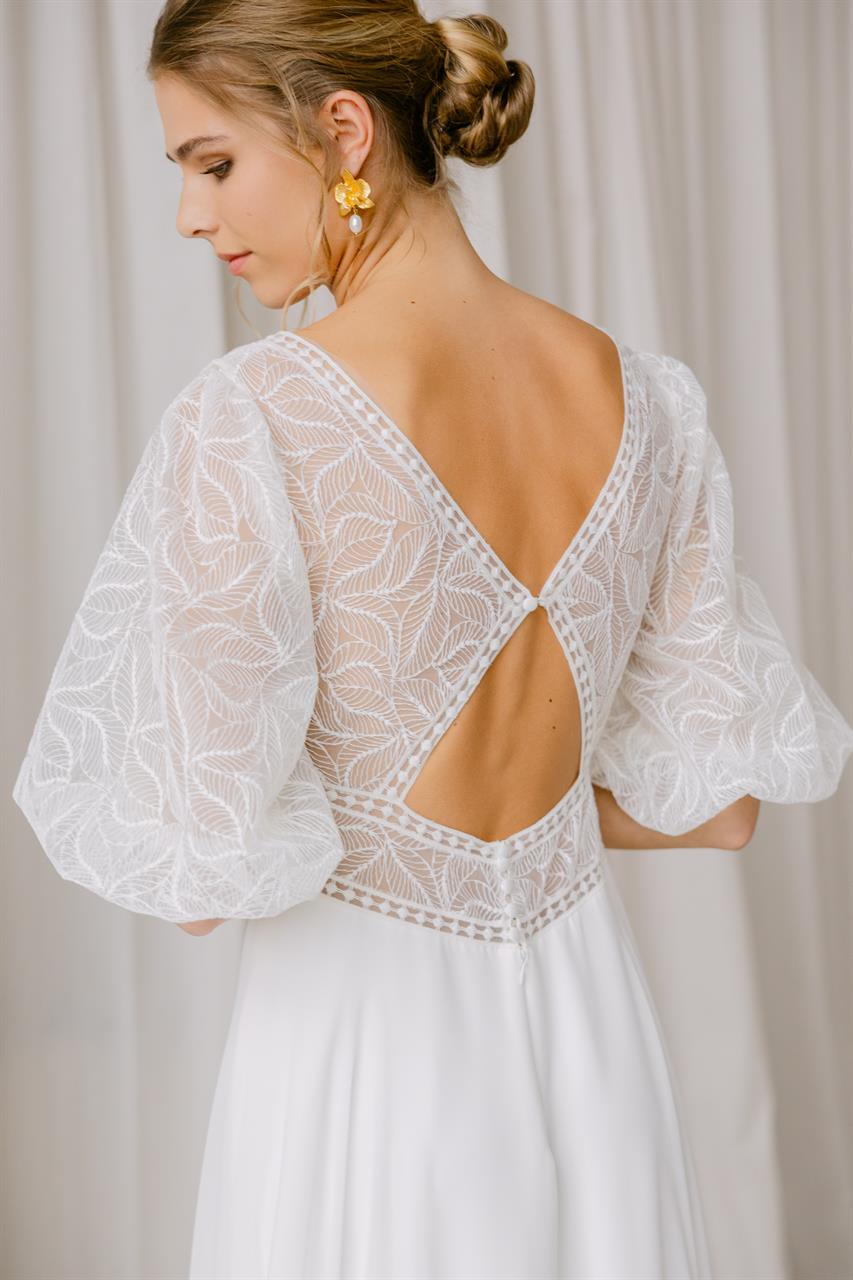 Modernes Boho-Brautkleid mit abnehmbaren Ärmeln