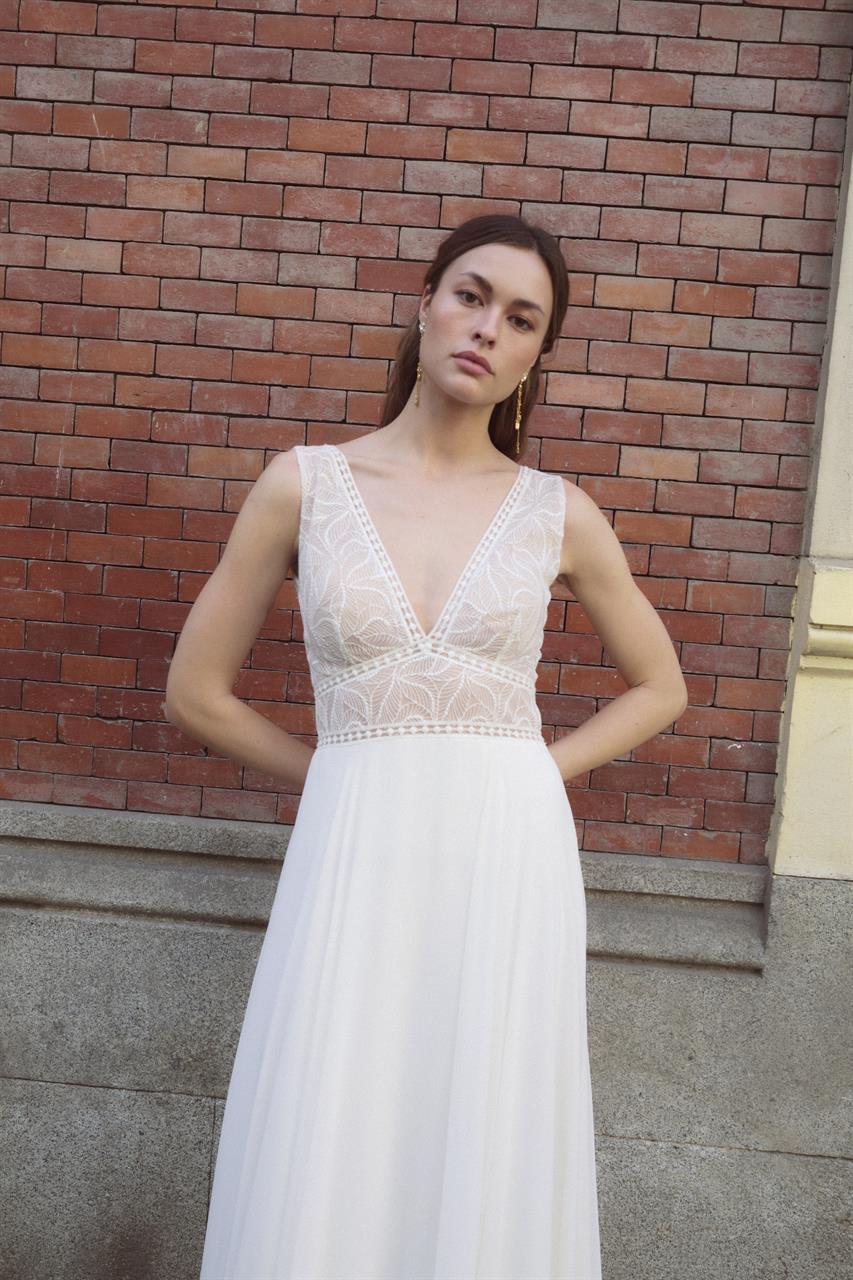 Modernes Boho-Brautkleid mit abnehmbaren Ärmeln Modernes Boho-Brautkleid mit abnehmbaren Ärmeln