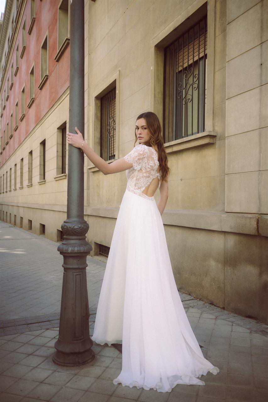 Modernes Vintage-Brautkleid mit Chantilly-Spitze Modernes Vintage-Brautkleid mit Chantilly-Spitze
