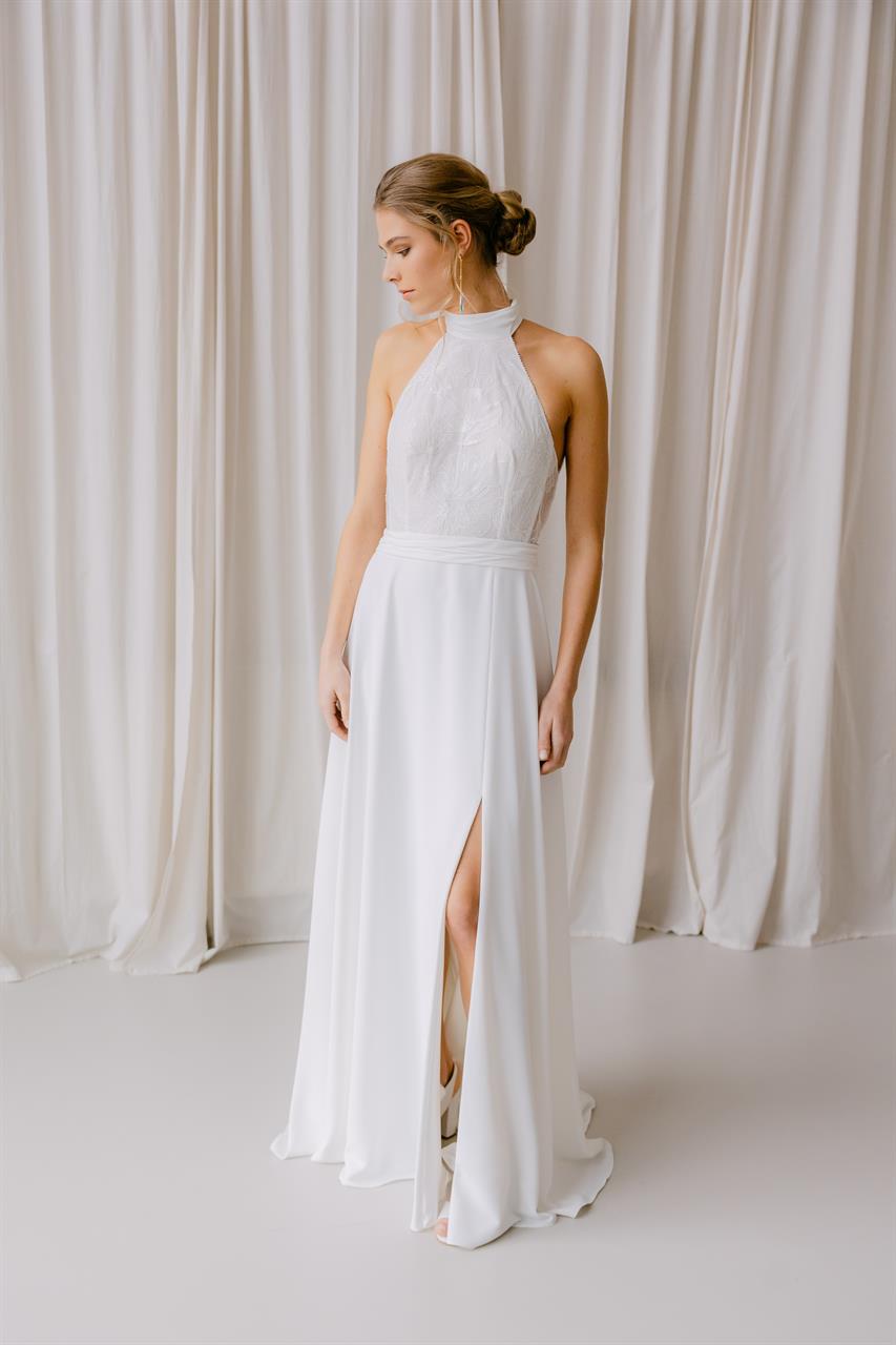 Modernes Neckholder-Brautkleid mit Spitze & Chiffonrock
Rembo Atelier Radieuse