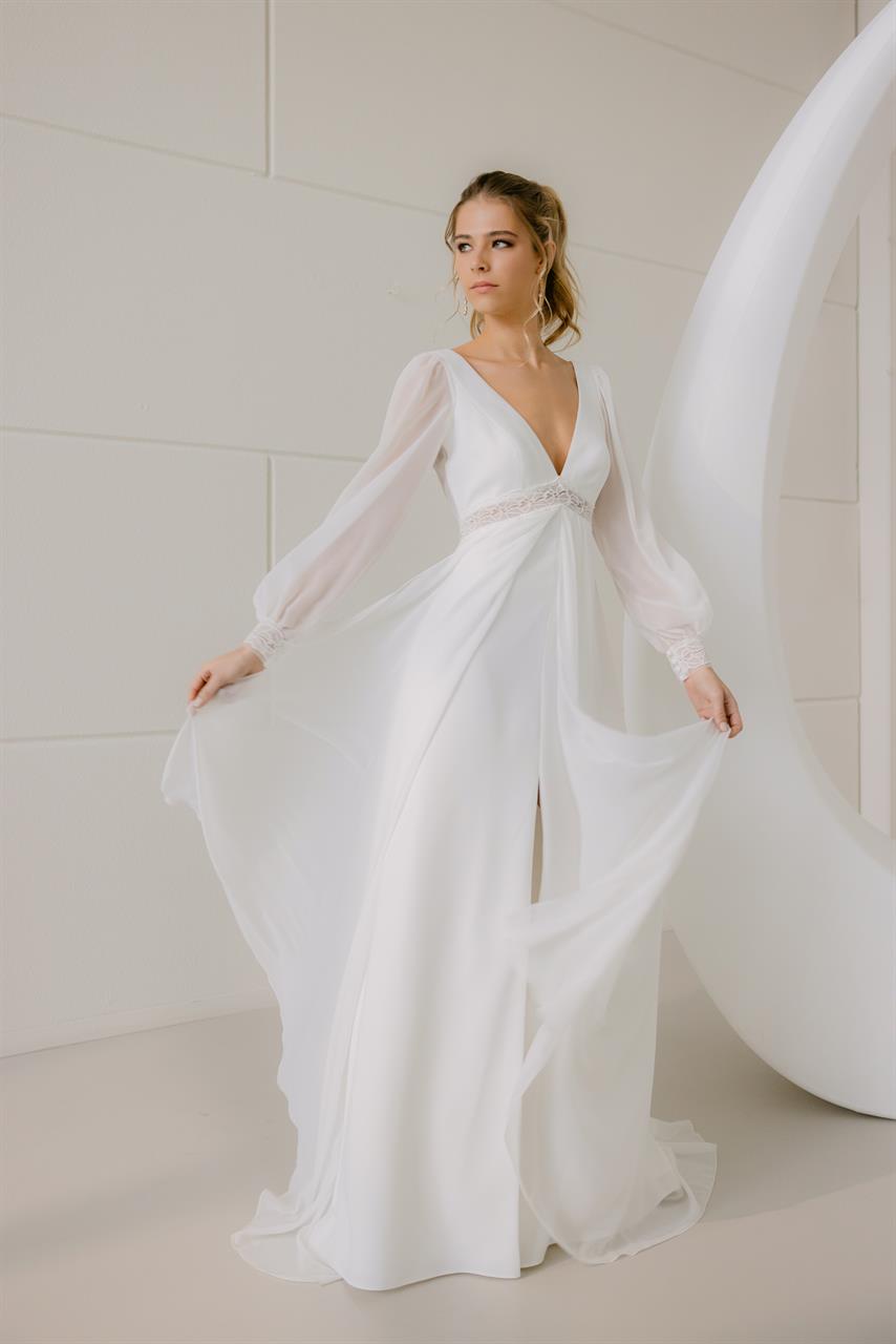 Fließendes Empire-Brautkleid im cleanen Look mit langen Ärmeln
Rembo Atelier Romance