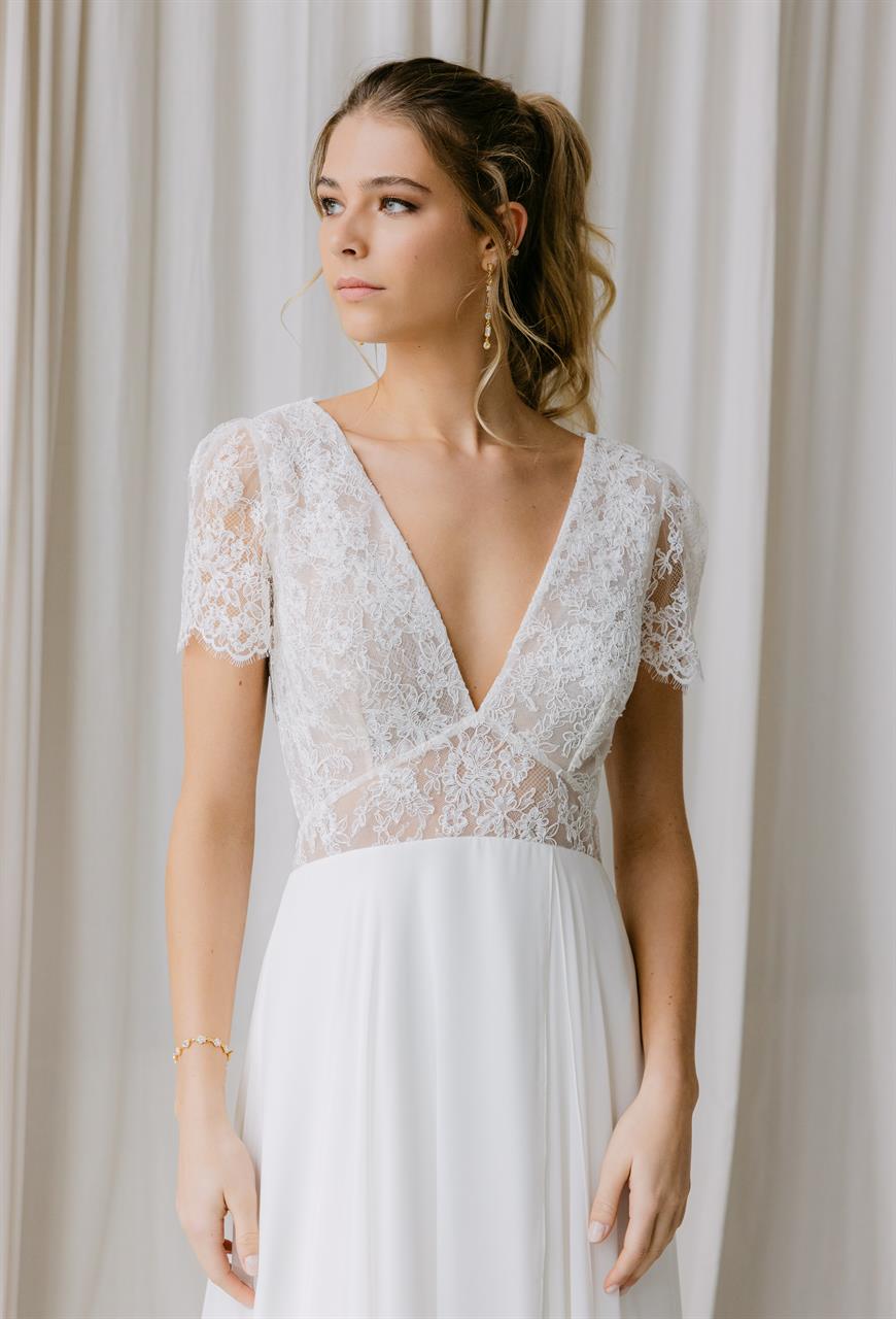 Modernes Vintage-Brautkleid mit Chantilly-Spitze Modernes Vintage-Brautkleid mit Chantilly-Spitze